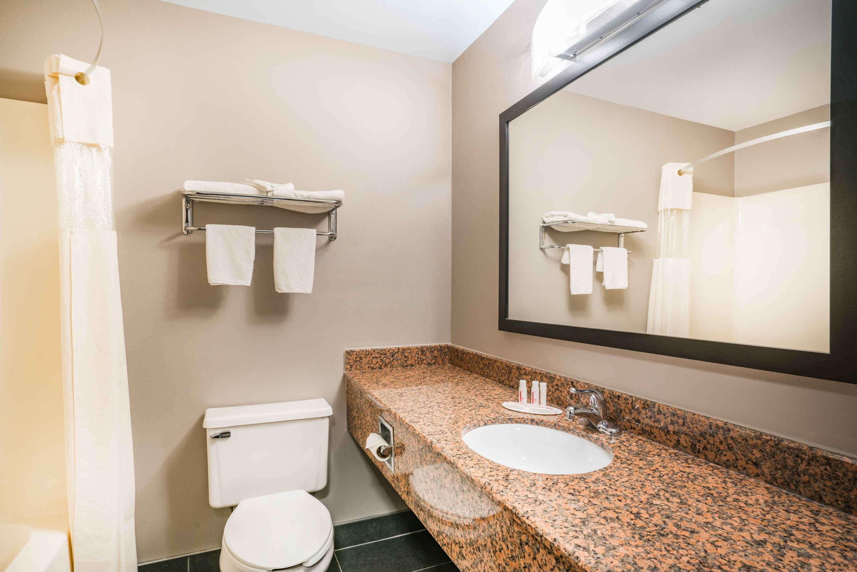 Days Inn & Suites By Wyndham Wausau Dış mekan fotoğraf