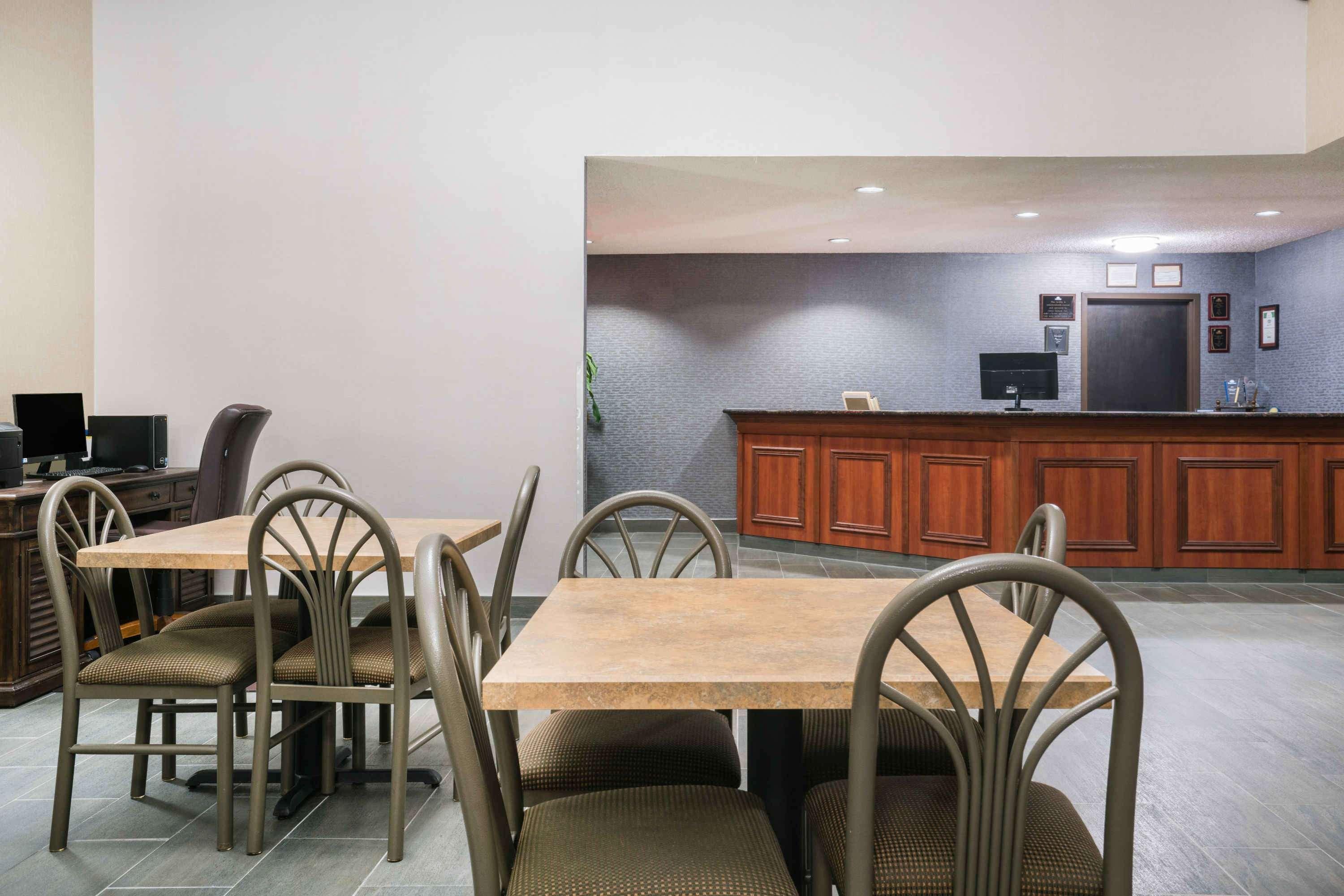 Days Inn & Suites By Wyndham Wausau Dış mekan fotoğraf