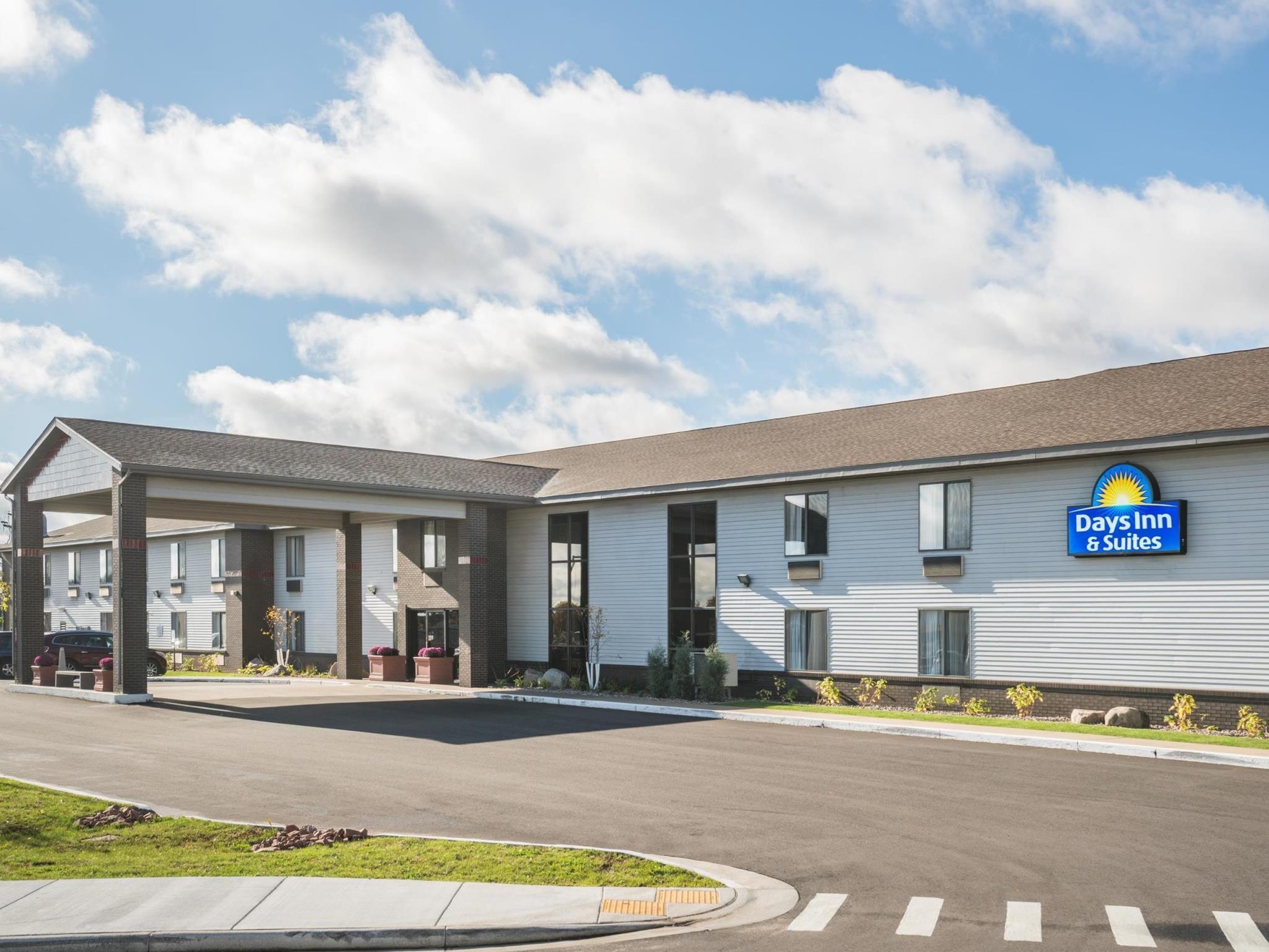 Days Inn & Suites By Wyndham Wausau Dış mekan fotoğraf