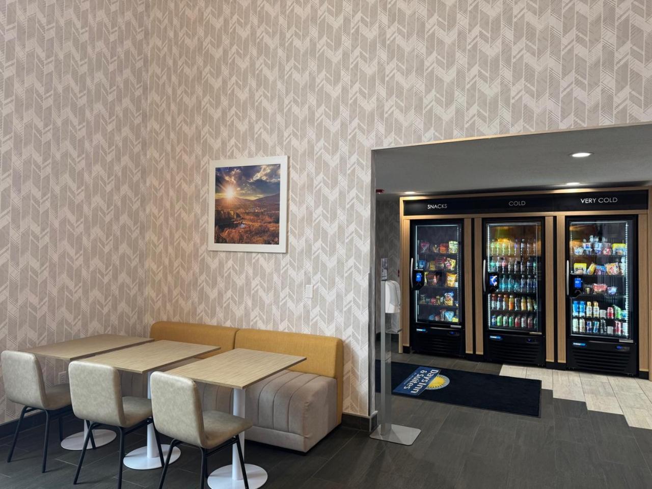 Days Inn & Suites By Wyndham Wausau Dış mekan fotoğraf