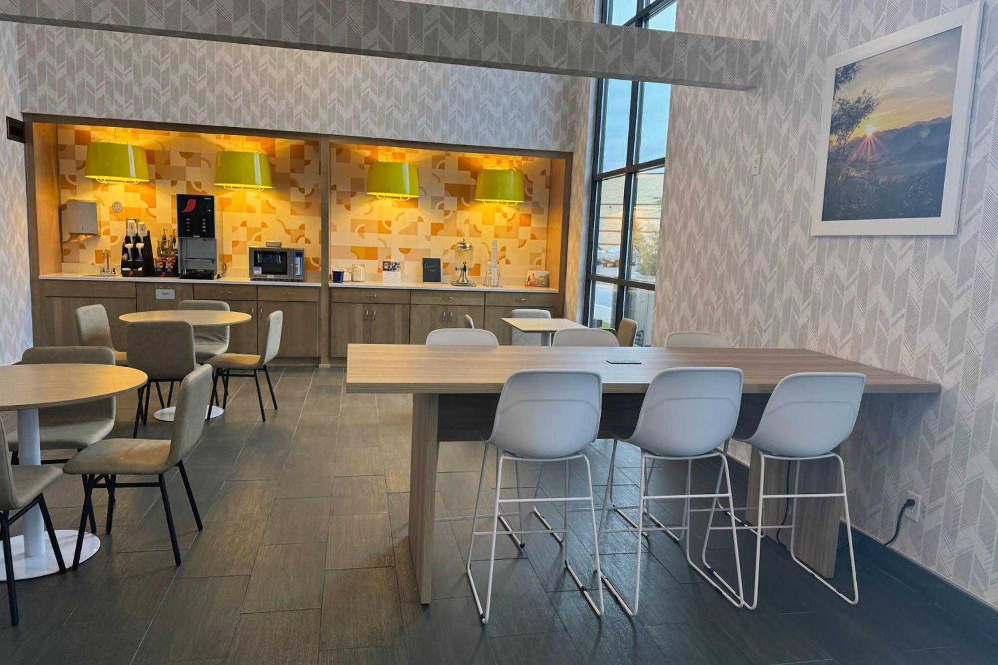 Days Inn & Suites By Wyndham Wausau Dış mekan fotoğraf