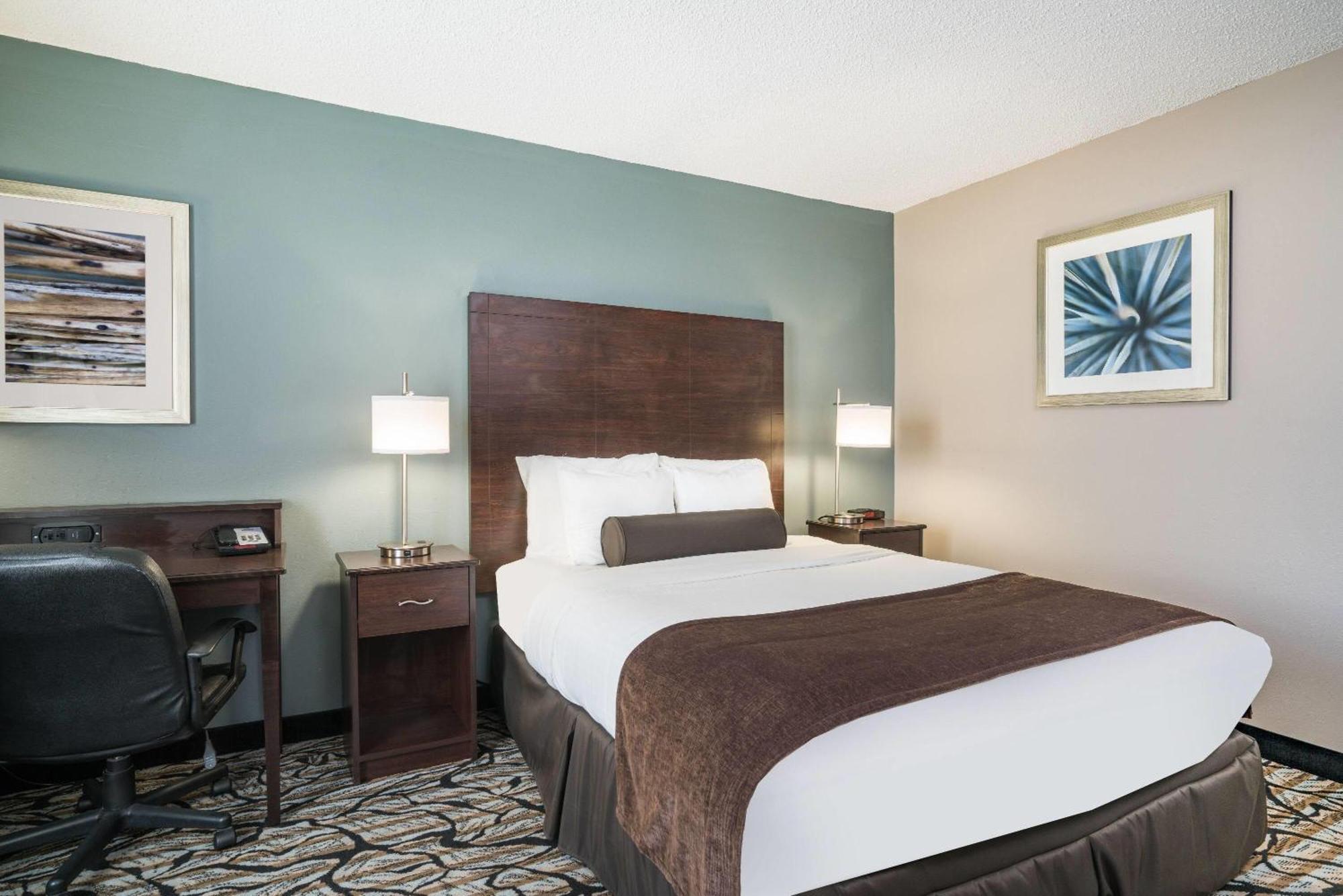 Days Inn & Suites By Wyndham Wausau Dış mekan fotoğraf