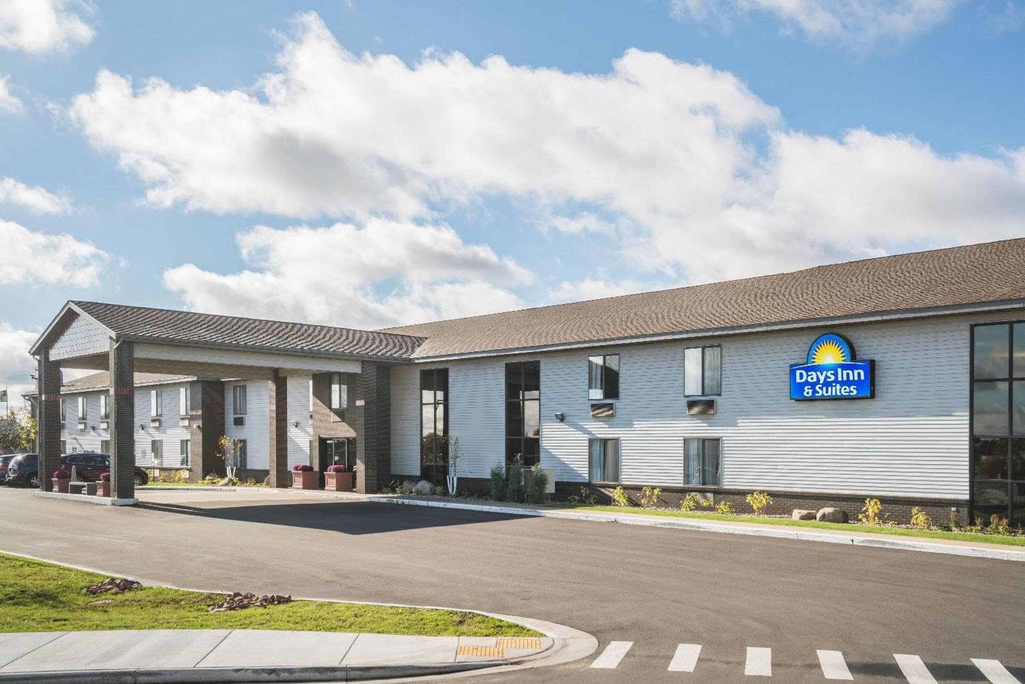 Days Inn & Suites By Wyndham Wausau Dış mekan fotoğraf