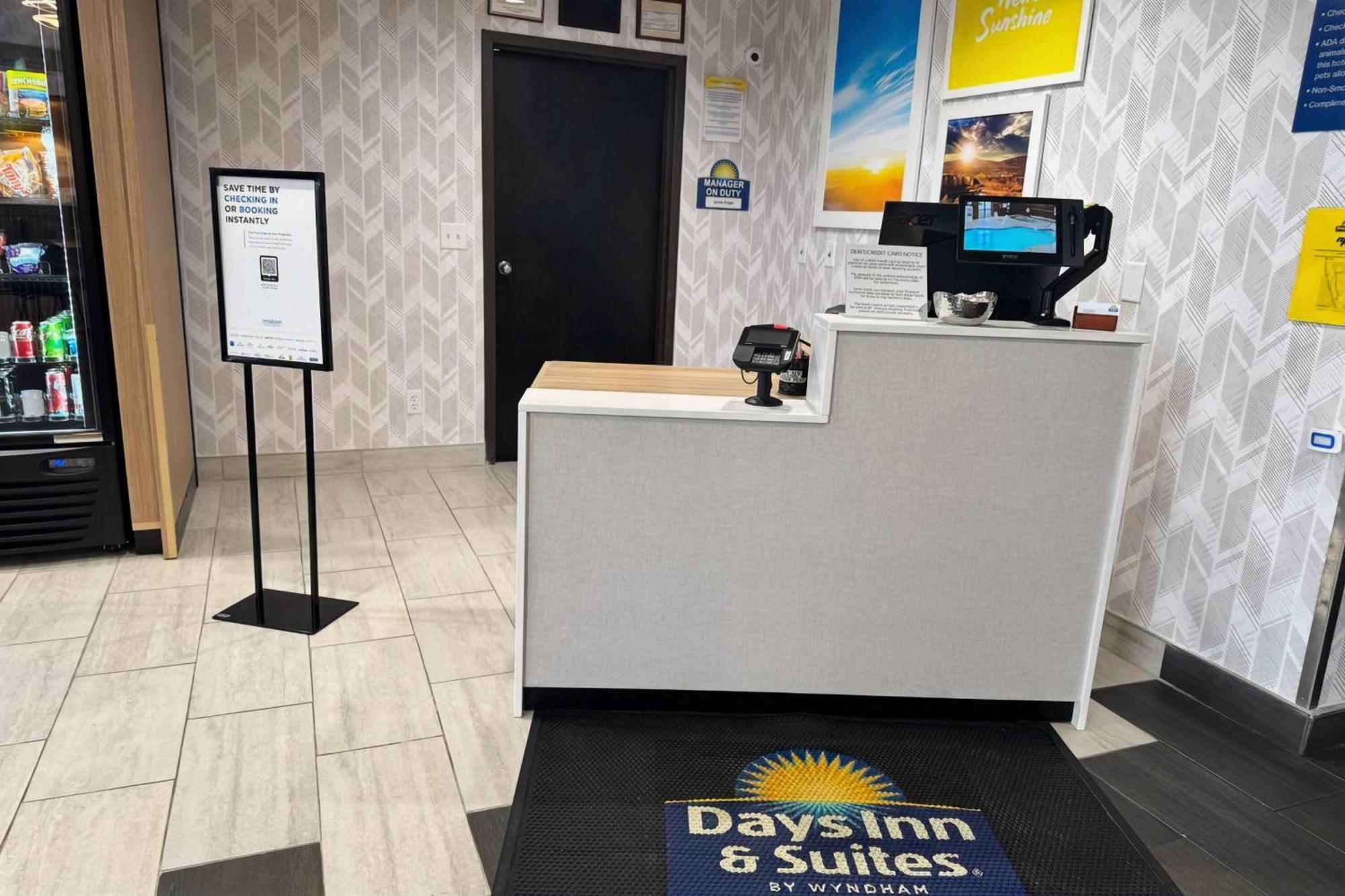 Days Inn & Suites By Wyndham Wausau Dış mekan fotoğraf