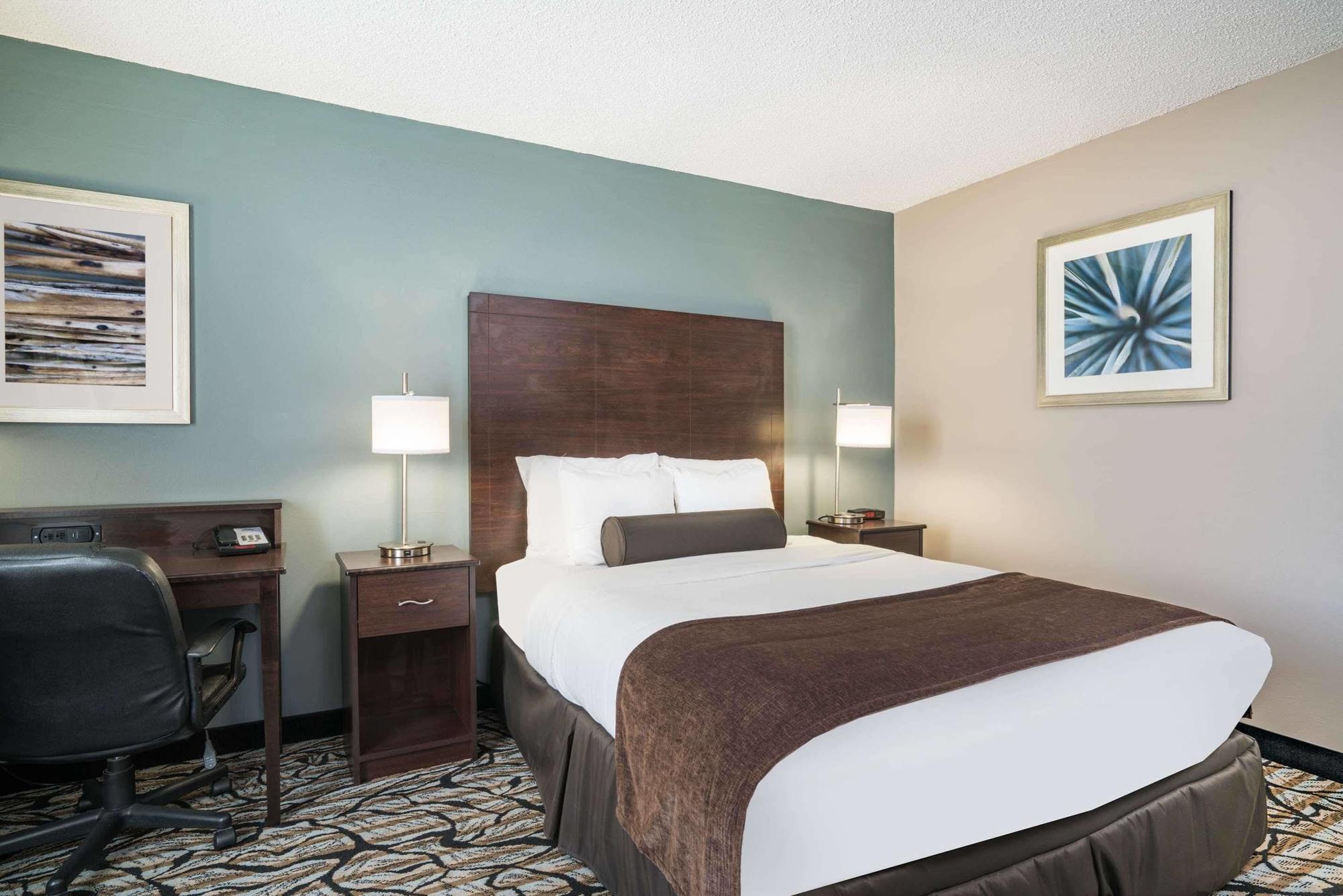 Days Inn & Suites By Wyndham Wausau Dış mekan fotoğraf